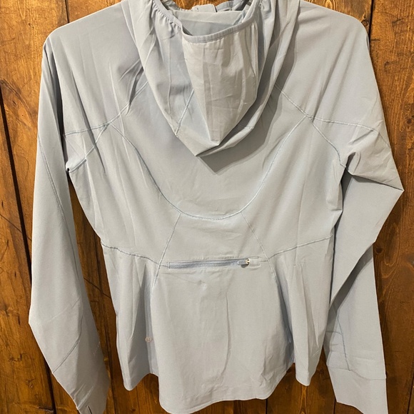 Lululemon Mist Over Windbreaker Size 8 - Picture 2 of 4